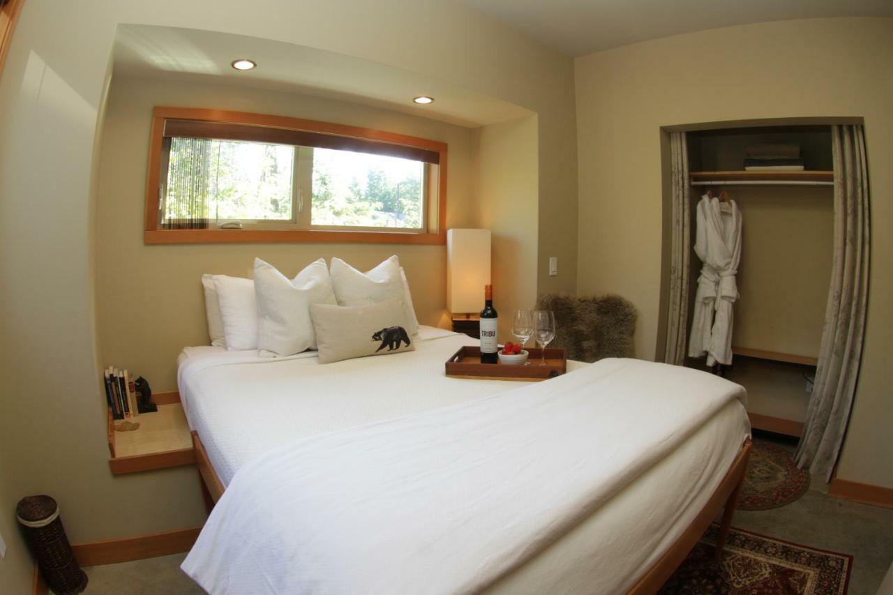 Black Bear Guesthouse Tofino Eksteriør bilde